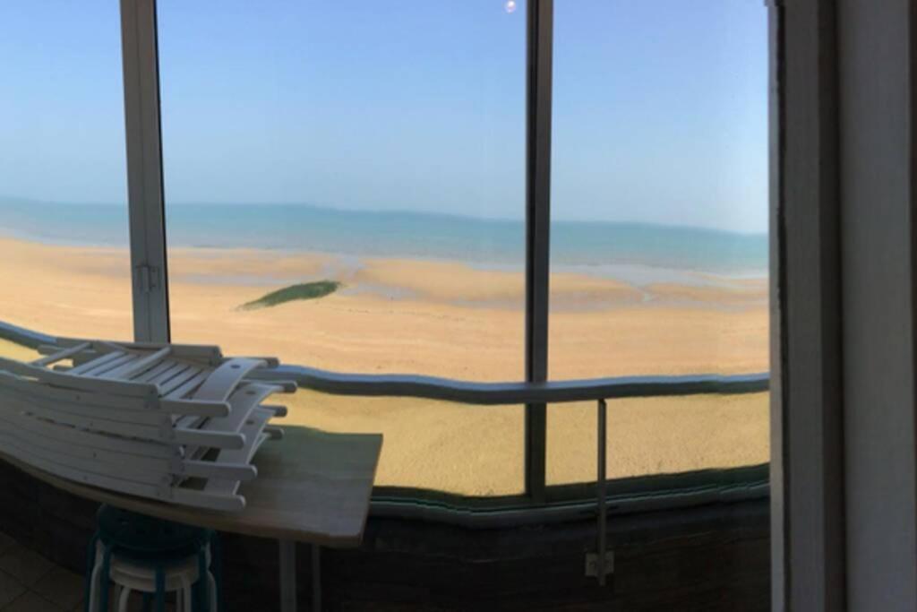 Appartement T2 Avec Vue Sur Mer Directe ! Courseulles-sur-Mer Buitenkant foto